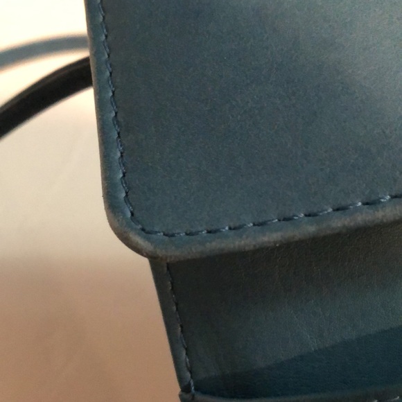 Genuine Leather RFD blocking crossbody purse - Picture 10 of 13